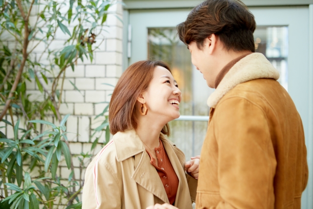 交際スタート 仲睦まじいカップル